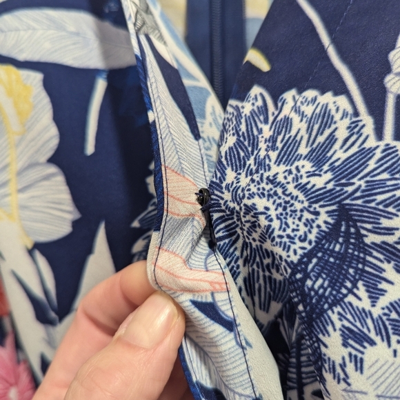 Yumi Kim Floral Belted Romper w Pockets - Picture 5 of 11